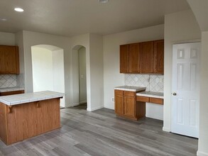 1270 Shadow Ln in Fernley, NV - Building Photo - Building Photo
