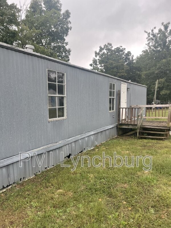 102 Sue Dr in Madison Heights, VA - Foto de edificio - Building Photo