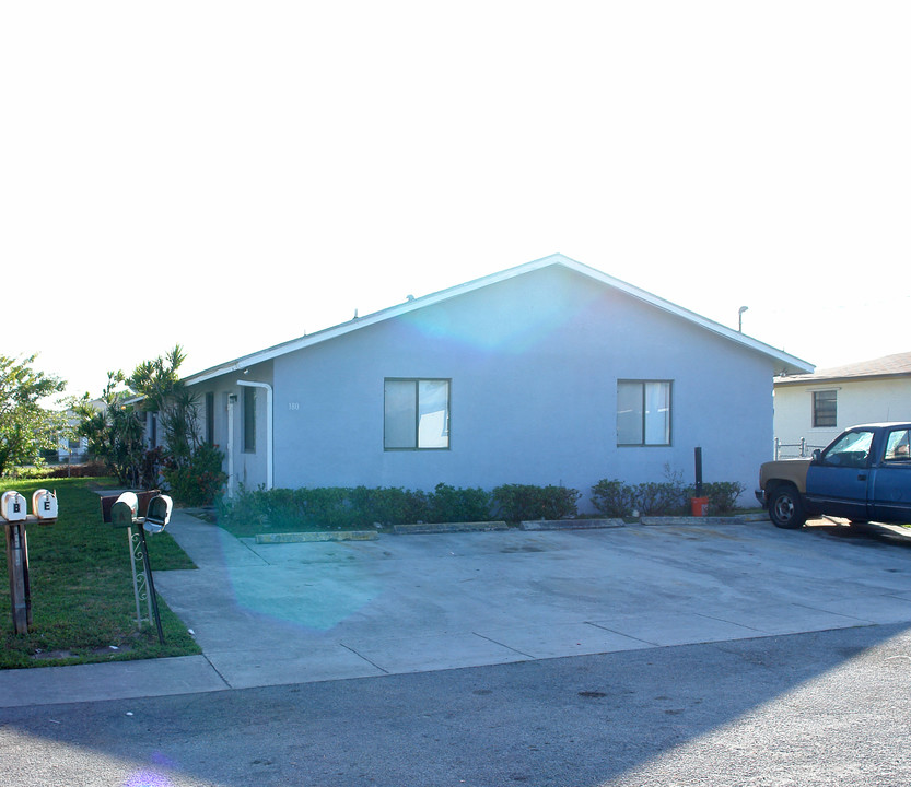 180 NW 14th Ave in Dania Beach, FL - Building Photo