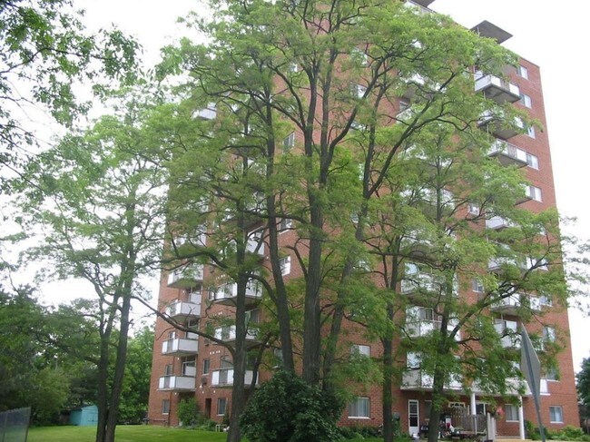 Grandview Tower in Cambridge, ON - Building Photo - Building Photo