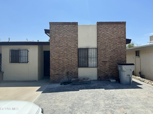 property at 868 Barandal Dr