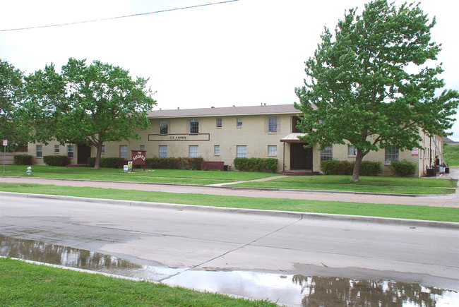 Sandpiper Apartments in Richardson, TX - Building Photo - Building Photo