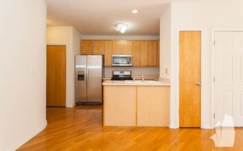 850 N Wood St, Unit 2B in Chicago, IL - Building Photo - Building Photo