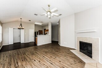 833 Beaver Creek Dr in Burleson, TX - Building Photo - Building Photo