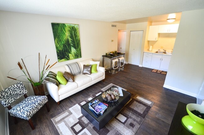 Willow Brooke Apartments in Tampa, FL - Foto de edificio - Building Photo