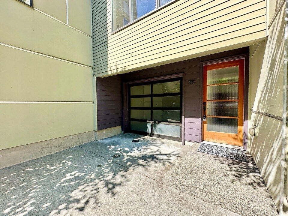 556 McGraw St in Seattle, WA - Building Photo