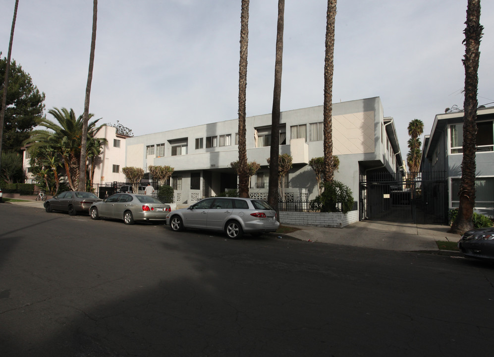 1800 N Harvard Blvd in Los Angeles, CA - Foto de edificio