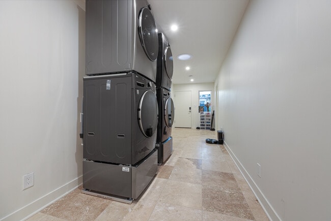 1370 Nashville St, Unit Room B in San Diego, CA - Building Photo - Building Photo