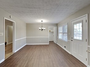 1211 Eli Ln in Lawrenceville, GA - Foto de edificio - Building Photo