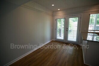 5025 Hillsboro Dr in Nashville, TN - Building Photo - Building Photo