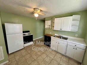 7 Darwin Ave in Greenville, SC - Foto de edificio - Building Photo