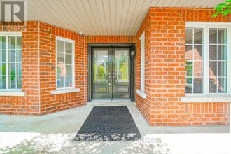 618 Foxcroft Blvd in Newmarket, ON - Building Photo - Building Photo