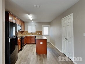 10911 Bosal Trail in San Antonio, TX - Foto de edificio - Building Photo