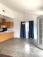 615 Calle Del Sol St in Bakersfield, CA - Building Photo - Building Photo