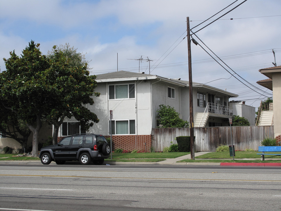 17815 Crenshaw Blvd in Torrance, CA - Building Photo