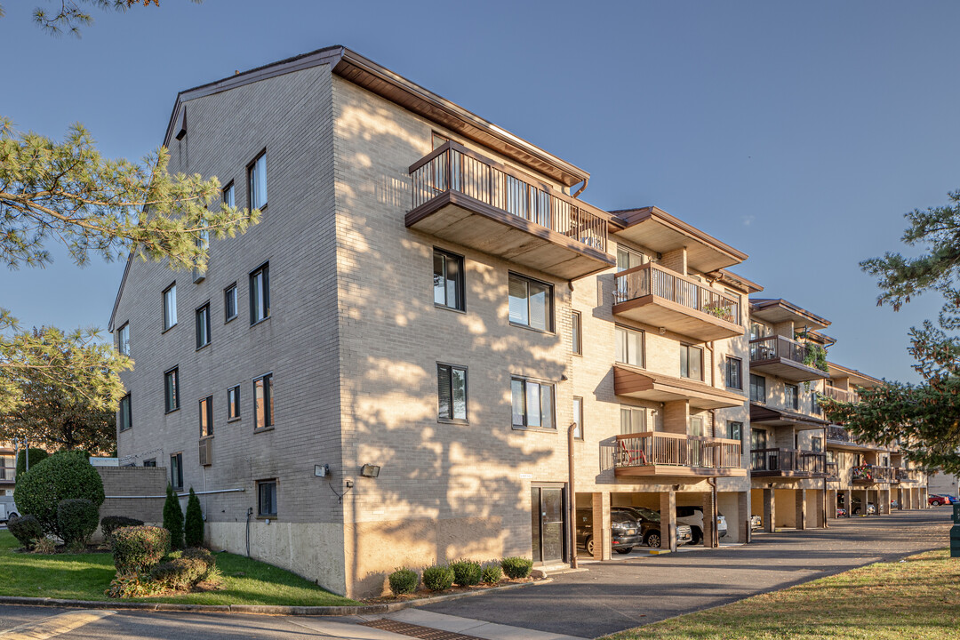 Elmwood Park Condos in Staten Island, NY - Building Photo