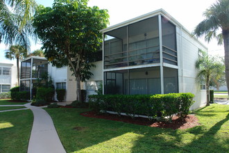 3575-3615 S School Ave in Sarasota, FL - Building Photo - Building Photo