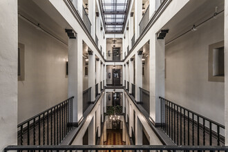 620 S Ardmore Ave in Los Angeles, CA - Building Photo - Lobby