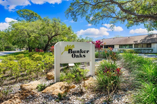 3563 Longmeadow in Sarasota, FL - Building Photo - Building Photo