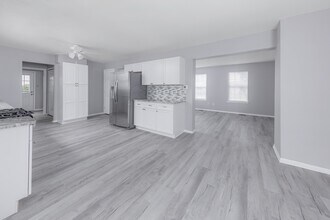 13 Brearly Dr in Sicklerville, NJ - Building Photo - Building Photo