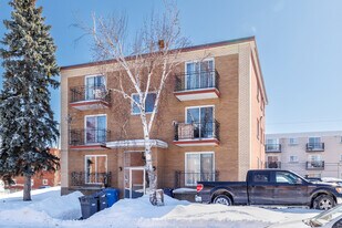 404 Lulli Rue in Laval, QC - Building Photo