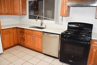 125 S Cypress St in Orange, CA - Building Photo - Building Photo