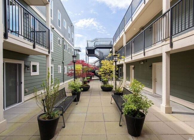 2105 N 55th St in Seattle, WA - Building Photo - Building Photo