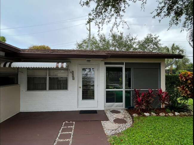 424 SW Natura Ave in Deerfield Beach, FL - Foto de edificio - Building Photo