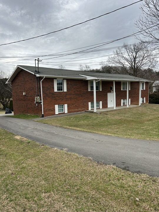 2010 Kennedy Rd, Unit 2010 B in Knoxville, TN - Building Photo