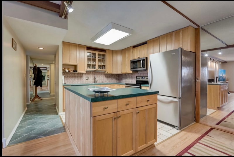 13000 W Heiden Cir in Lake Bluff, IL - Building Photo