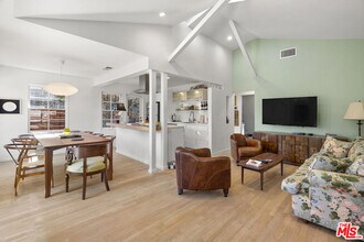 3539 Greenwood Ave in Los Angeles, CA - Building Photo - Building Photo