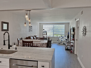 1701 NW 75th Ave, Unit 104 in Plantation, FL - Building Photo - Building Photo