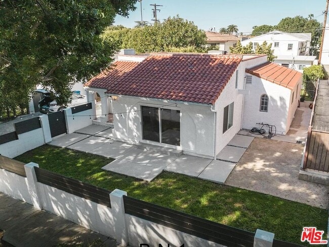 property at 923 N Stanley Ave