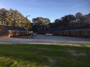 Tanglewood Apartments in Farmville, NC - Building Photo - Building Photo