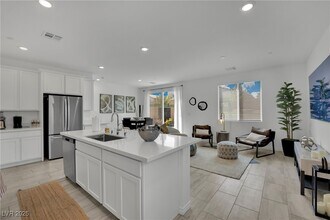 8907 Roadrunner Ravine St in Las Vegas, NV - Building Photo - Building Photo