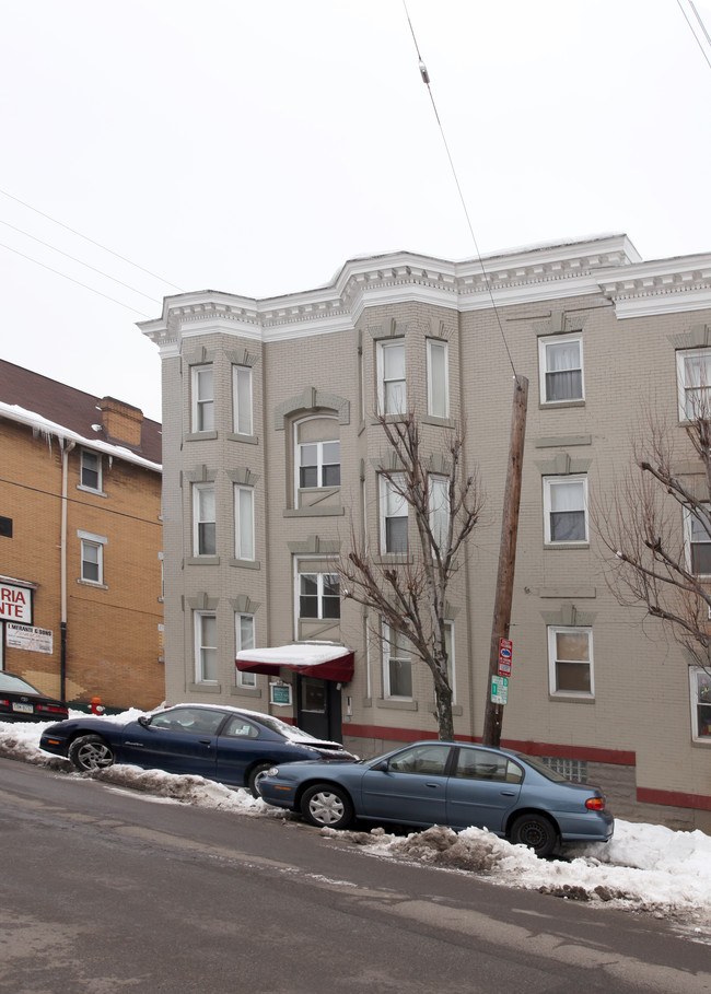 3452 Bates St in Pittsburgh, PA - Foto de edificio - Building Photo