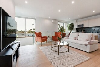 5511 Los Robles Dr in Carlsbad, CA - Building Photo - Building Photo