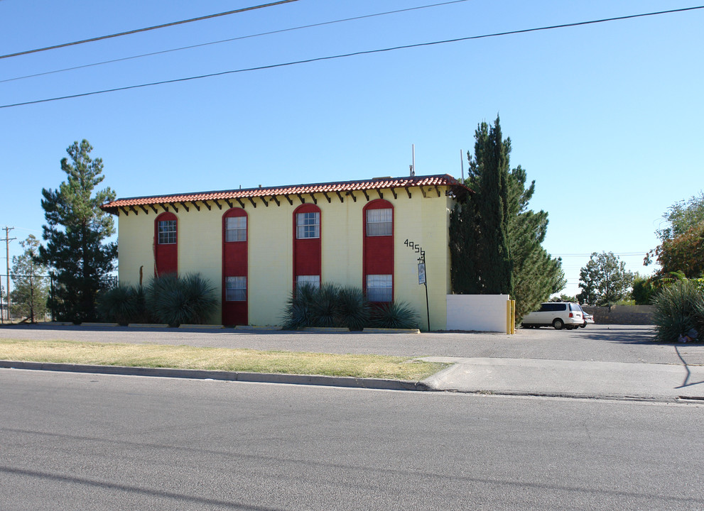 4956 Titanic Ave in El Paso, TX - Building Photo