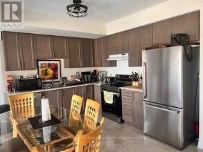 2540-2540 William Jackson Dr in Pickering, ON - Building Photo - Building Photo