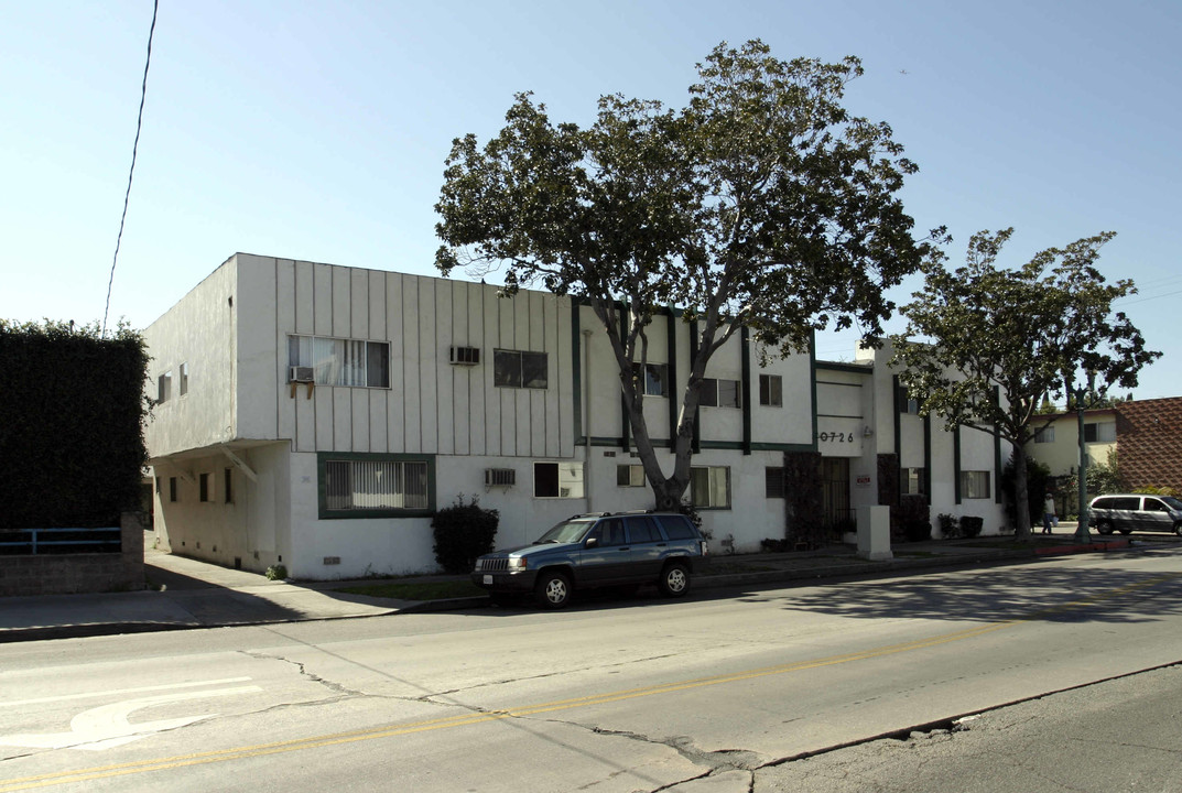 10726 Magnolia Blvd in North Hollywood, CA - Foto de edificio