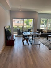 10739 Kling St in Los Angeles, CA - Building Photo - Building Photo