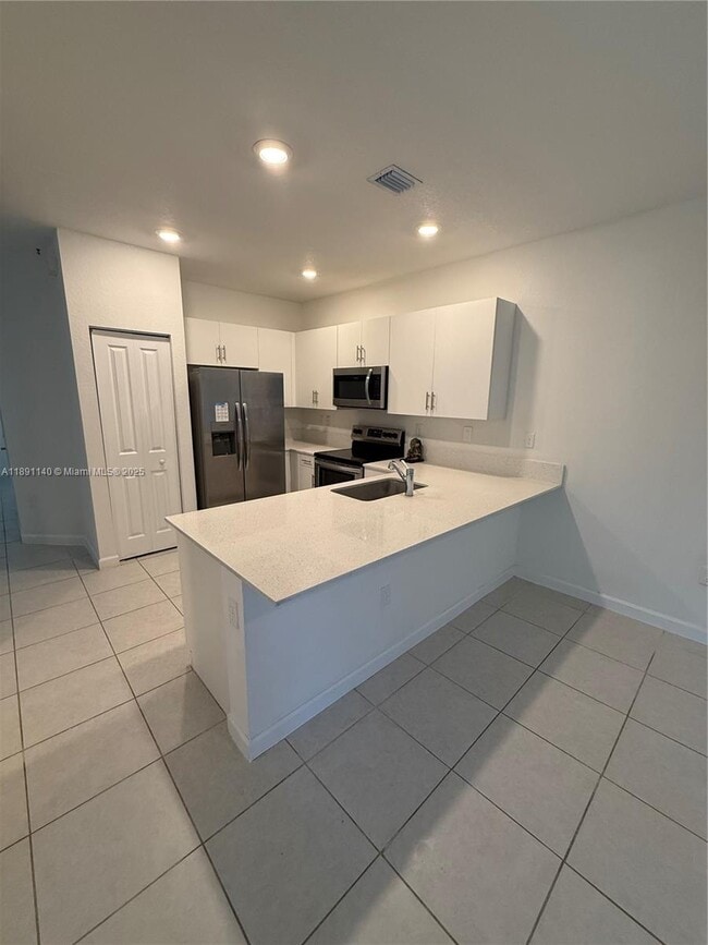 1021 SE 27th Terrace in Homestead, FL - Building Photo - Building Photo