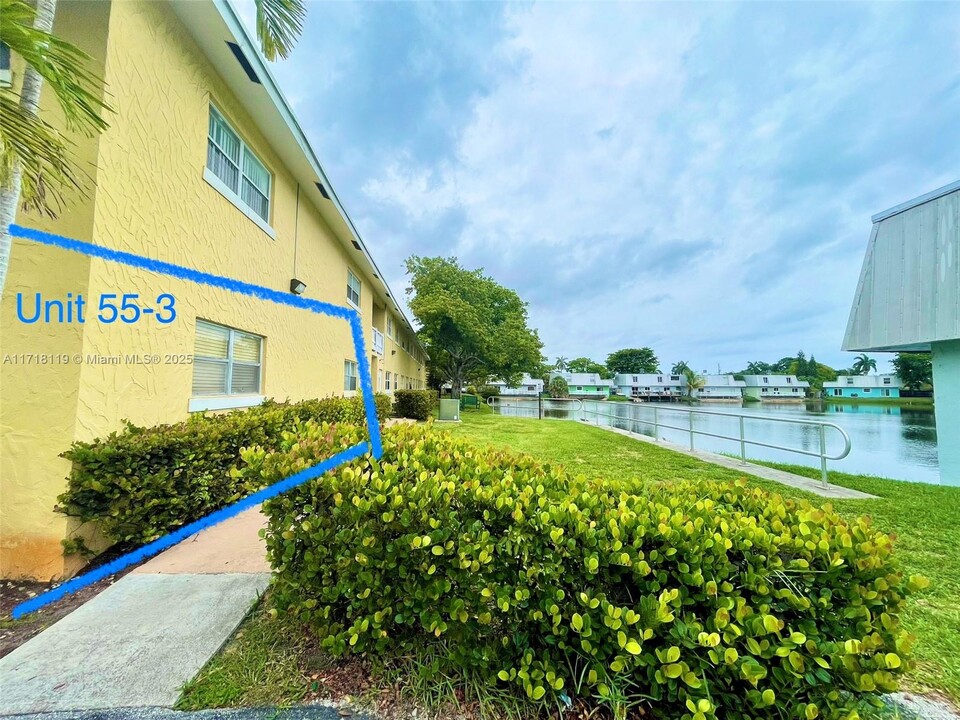 4051 NE 13th Ave in Oakland Park, FL - Building Photo