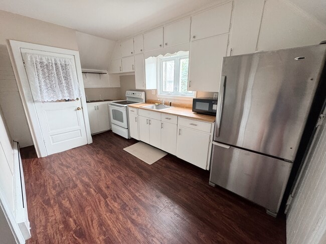 158 Christiana St, Unit Upper Unit in Duplex, Unit Upper Unit in Duplex