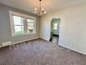 2218 McMonagle Ave in Pittsburgh, PA - Foto de edificio - Building Photo