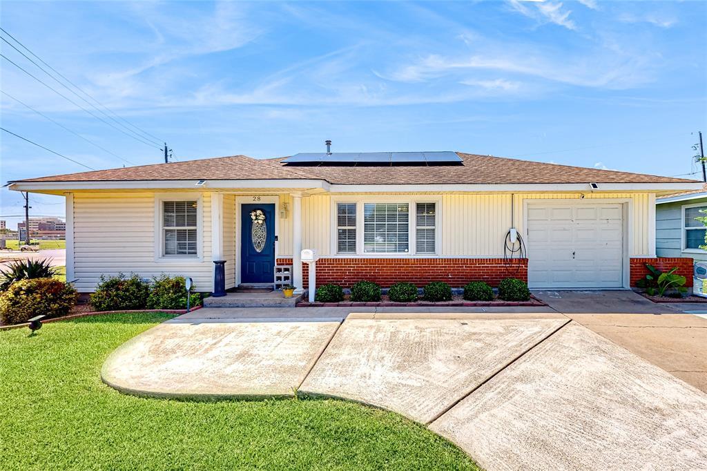 28 Manor Way in Galveston, TX - Foto de edificio