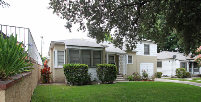508 E Elmwood Ave in Burbank, CA - Foto de edificio - Building Photo