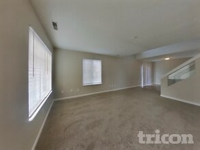 604 Mountain Pine Dr, Unit 370 in Greenwood, IN - Building Photo - Building Photo