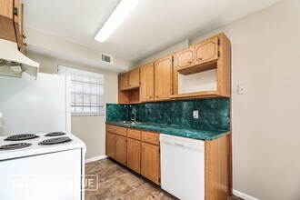 9402 Devonshire Blvd in Jacksonville, FL - Foto de edificio - Building Photo