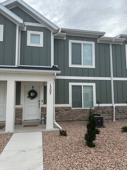 1307 S 3650 E in Spanish Fork, UT - Building Photo
